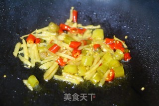 泡椒藕丁的做法步骤：3