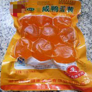 咸鸭蛋黄蒸豆腐的做法步骤：1