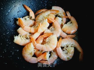 葱油炒大虾的做法步骤：9