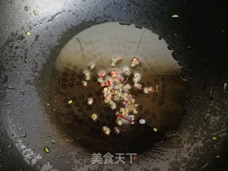 春葱火腿肠炒馍花的做法步骤：5