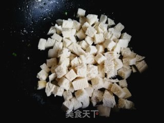 春葱火腿肠炒馍花的做法步骤：6