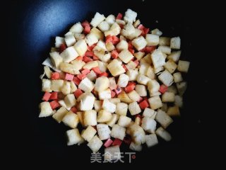 春葱火腿肠炒馍花的做法步骤：8