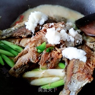 香煎鲫鱼的做法步骤：9