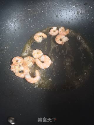 河虾炒意大利面的做法步骤：2