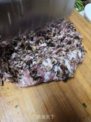 香菇肉末大馄饨的做法步骤：1