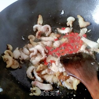 野芹菜梗炒肉的做法步骤：5