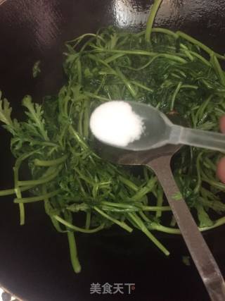 清炒茼蒿菜的做法步骤：4