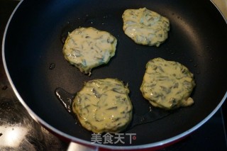 鸡蛋香椿小面饼的做法步骤：9