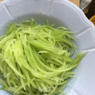 莴笋富贵虾的做法步骤：5