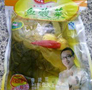 酸菜虾仁炒双瓜的做法步骤：3