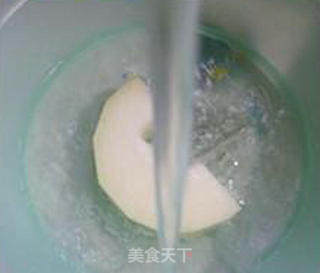酸菜虾仁炒双瓜的做法步骤：4