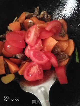 西红柿胡萝卜炖牛肉的做法步骤：8