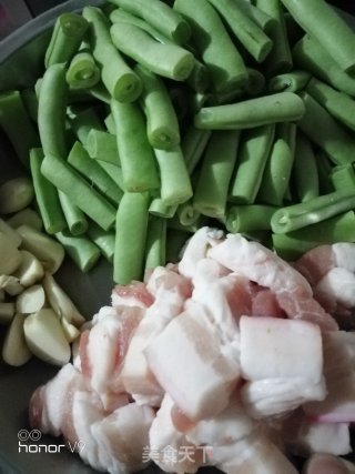五花肉炒四季豆的做法步骤：1