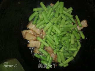 五花肉炒四季豆的做法步骤：3