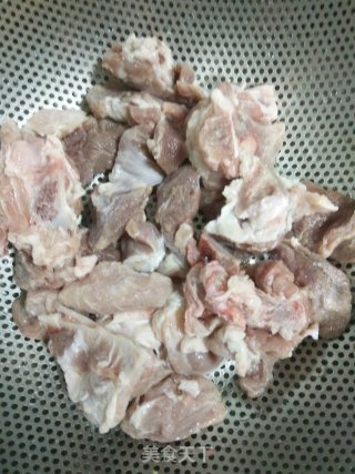 骨头肉藕汤的做法步骤：2