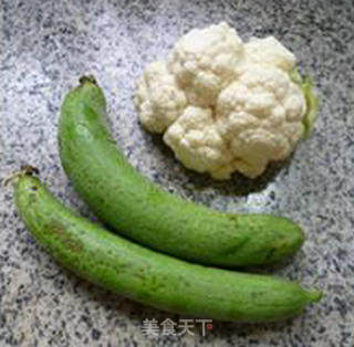 虾仁丝瓜炒花菜的做法步骤：1