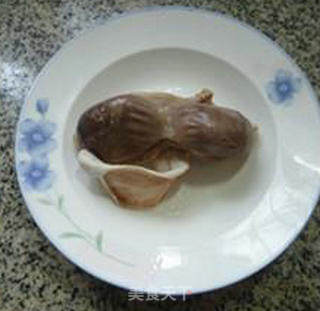 蒜薹麻辣香肠炒鹅胗的做法步骤：2