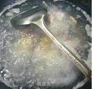 香菇黑木耳烧大排的做法步骤：6