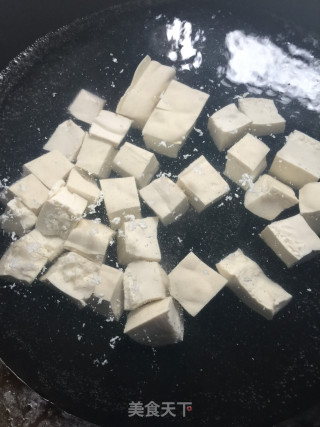 豆腐扣子菜肉汤的做法步骤：5