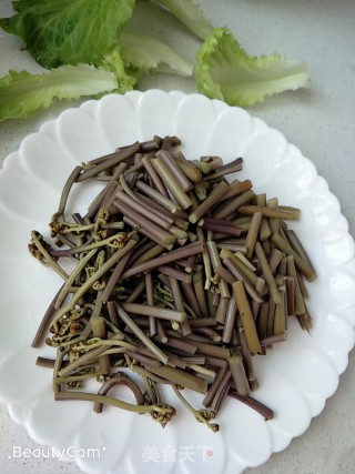蕨菜炒腊月的做法步骤：4