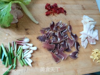 蕨菜炒腊月的做法步骤：5