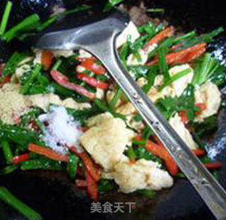 红椒鸡蛋炒韭菜的做法步骤：12