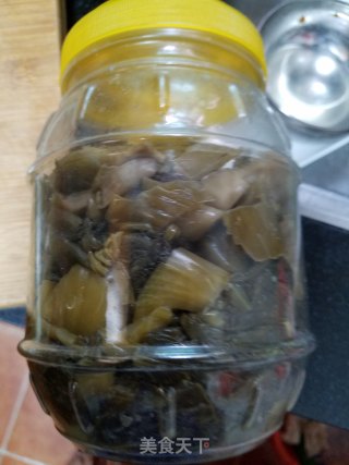 酸菜辣炒肉片的做法步骤：1