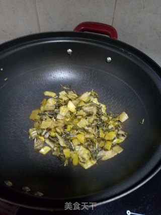 酸菜辣炒肉片的做法步骤：2