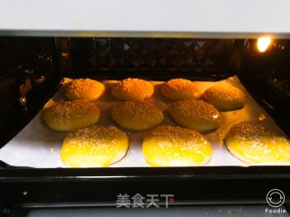 皮薄馅厚，口感酥松，没有老婆的——“老婆饼”的做法步骤：16