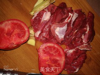 牛肉西红柿海带汤的做法步骤：1
