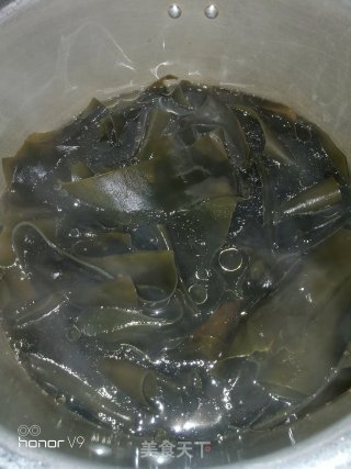 牛肉西红柿海带汤的做法步骤：3