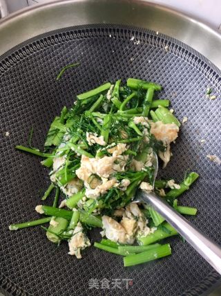 鹅蛋炒茴香的做法步骤：9