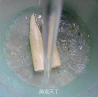 韭菜花茭白炒猪肚的做法步骤：4