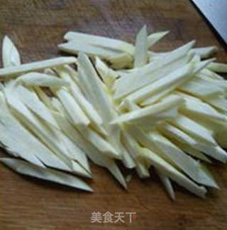 韭菜花茭白炒猪肚的做法步骤：5