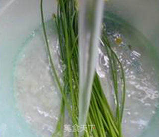 韭菜花茭白炒猪肚的做法步骤：6