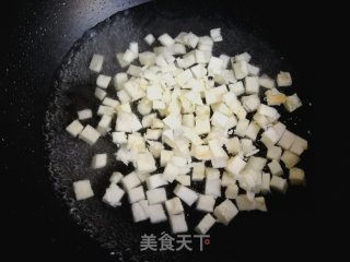 春笋丁炒毛豆的做法步骤：2