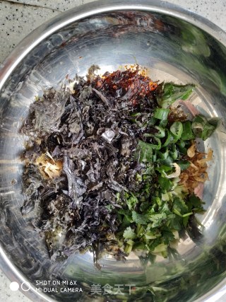 酸汤荠菜馄饨的做法步骤：7