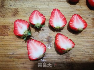 草莓麦片酸奶碗的做法步骤：3