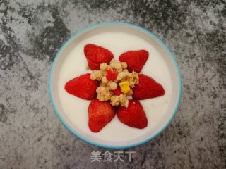 草莓麦片酸奶碗的做法步骤：6
