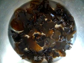 青椒木耳炒鸡肉的做法步骤：3