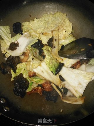 白菜木耳炒五花肉的做法步骤：9