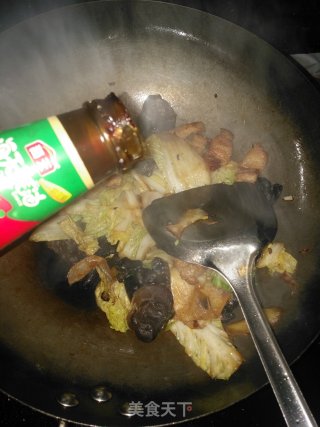 白菜木耳炒五花肉的做法步骤：10