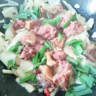 春笋焖腊鸭腿的做法步骤：12