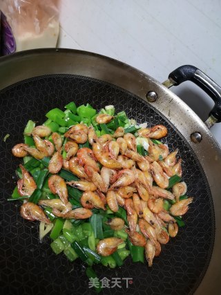 青椒炒河虾的做法步骤：5