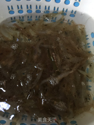 韭菜炒河虾的做法步骤：1