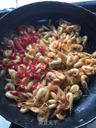 韭菜炒河虾的做法步骤：7