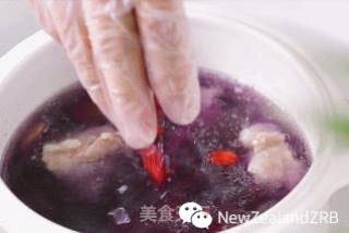 高山紫萝卜排骨新西兰花胶汤的做法步骤：6