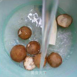 双菇烧中翅的做法步骤：4