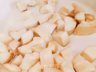 杏鲍菇牛肉粒的做法步骤：2