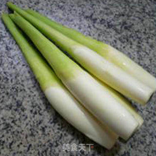 雪菜虾皮炒茭白的做法步骤：1